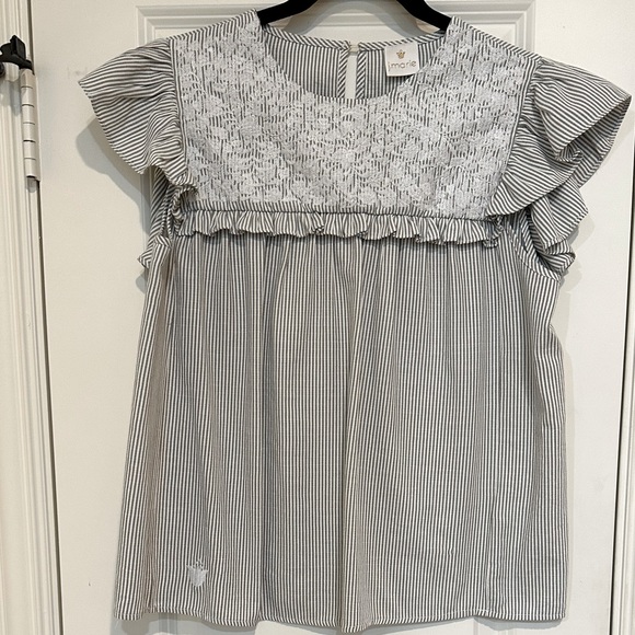 j.marie Tops - J.Marie Grey & White Seersucker Ruffled Embroidered Sleeveless Top Sz Large